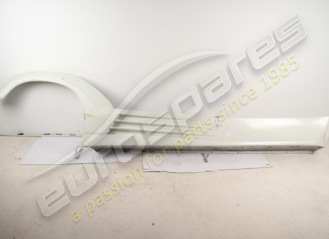 NEW (OTHER) LAMBORGHINI RH SKIRT EXTERIOR COVER. PART NUMBER 007010070 (1) new (other) lamborghini rh skirt exterior cover. part number 007010070 (1)