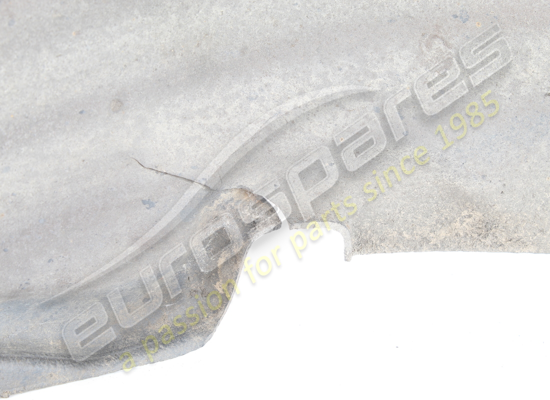 damaged maserati front rh wheelhouse guard. part number 372500526 (2)