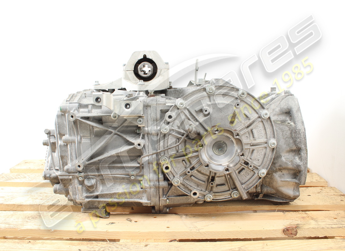 USED FERRARI COMPLETE DUAL CLUTCH GEARBOX. PART NUMBER 342723 (2) used ferrari complete dual clutch gearbox. part number 342723 (2)