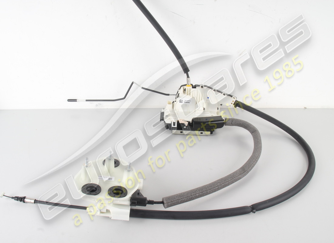 new maserati rh front door lock. part number 670216492 (3)