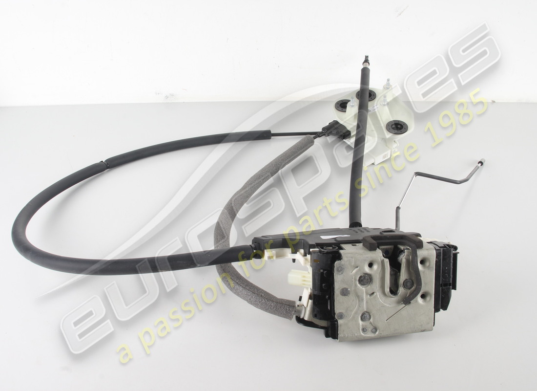 new maserati rh front door lock. part number 670216492 (2)