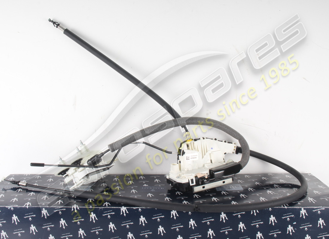 new maserati rh front door lock. part number 670216492 (1)