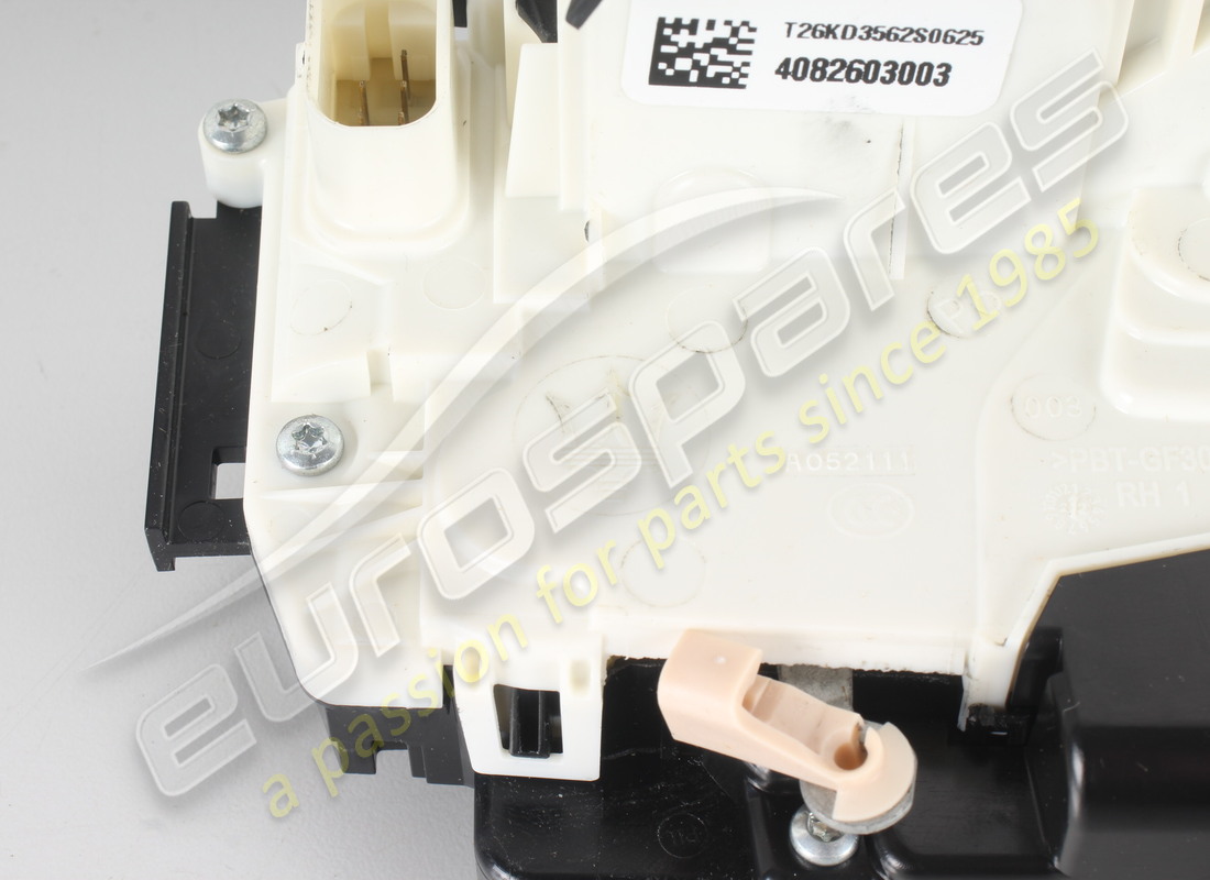 new maserati rh front door lock. part number 670216492 (4)