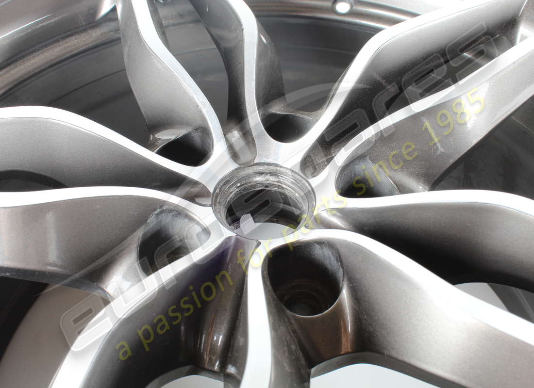 used ferrari rear rim. part number 275586 (5)