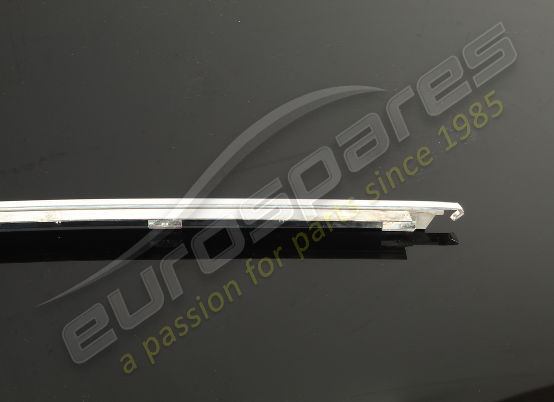 used maserati rh upper rear moulding. part number 68473500 (3)