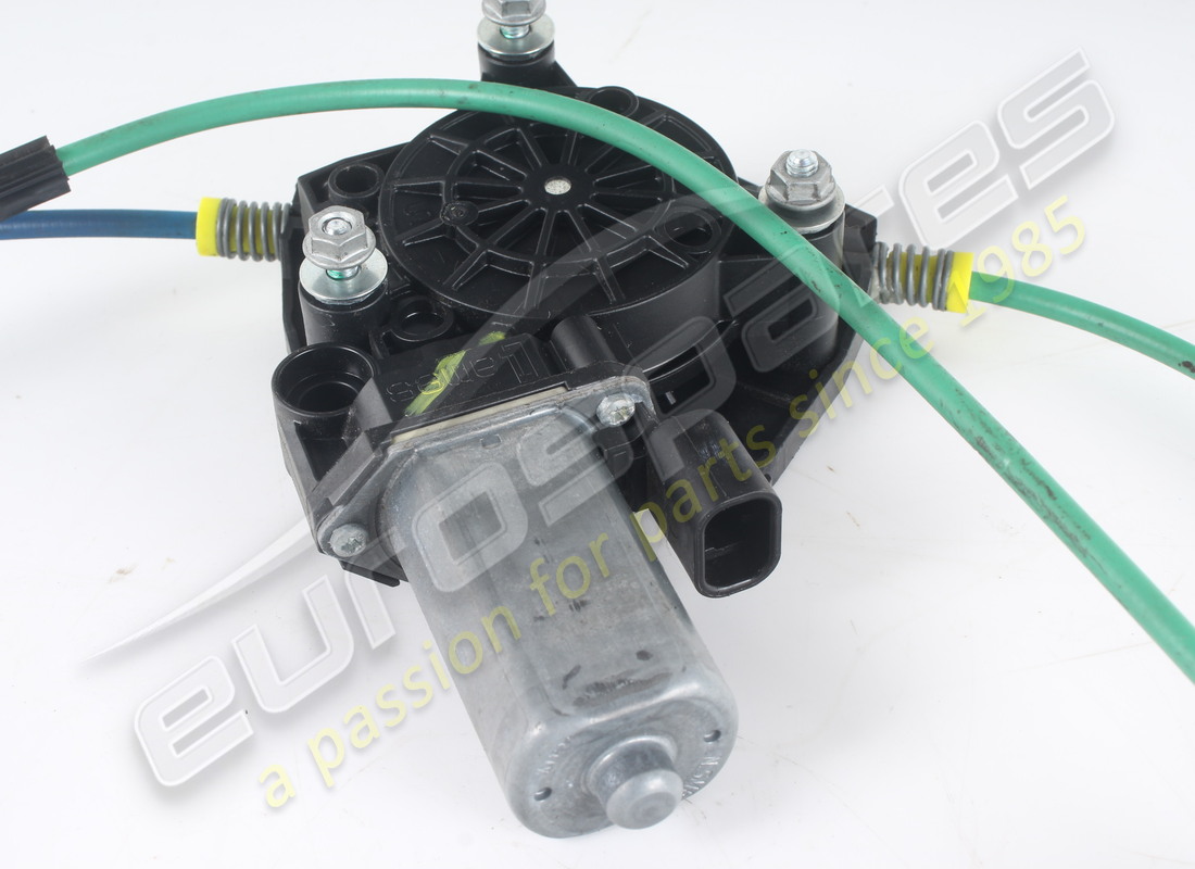 USED FERRARI FRONT RH DOOR POWER WINDOW M. PART NUMBER 82127500 (3) used ferrari front rh door power window m. part number 82127500 (3)