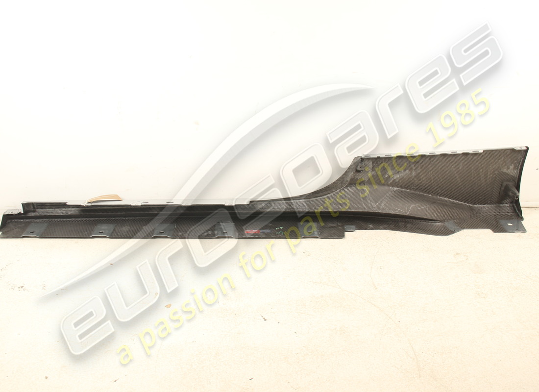 NEW (OTHER) FERRARI COMPLETE RH UNDERDOOR TRIM. PART NUMBER 766048 (3) new (other) ferrari complete rh underdoor trim. part number 766048 (3)