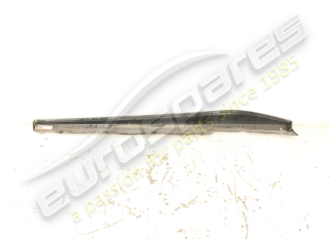 USED FERRARI EXT. CLADDING RIGHT SILL CPL. PART NUMBER 769913 (2) used ferrari ext. cladding right sill cpl. part number 769913 (2)