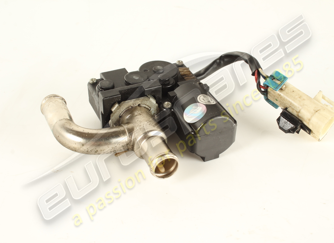 USED FERRARI LH TGK VALVE (HEATER CONTROL). PART NUMBER 67444900 (1) used ferrari lh tgk valve (heater control). part number 67444900 (1)