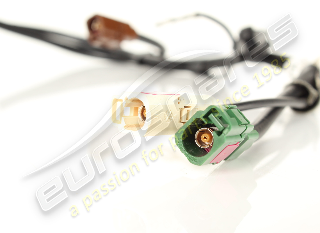 used ferrari tailgate am/fm-tv1/tv2 cable. part number 276437 (2)