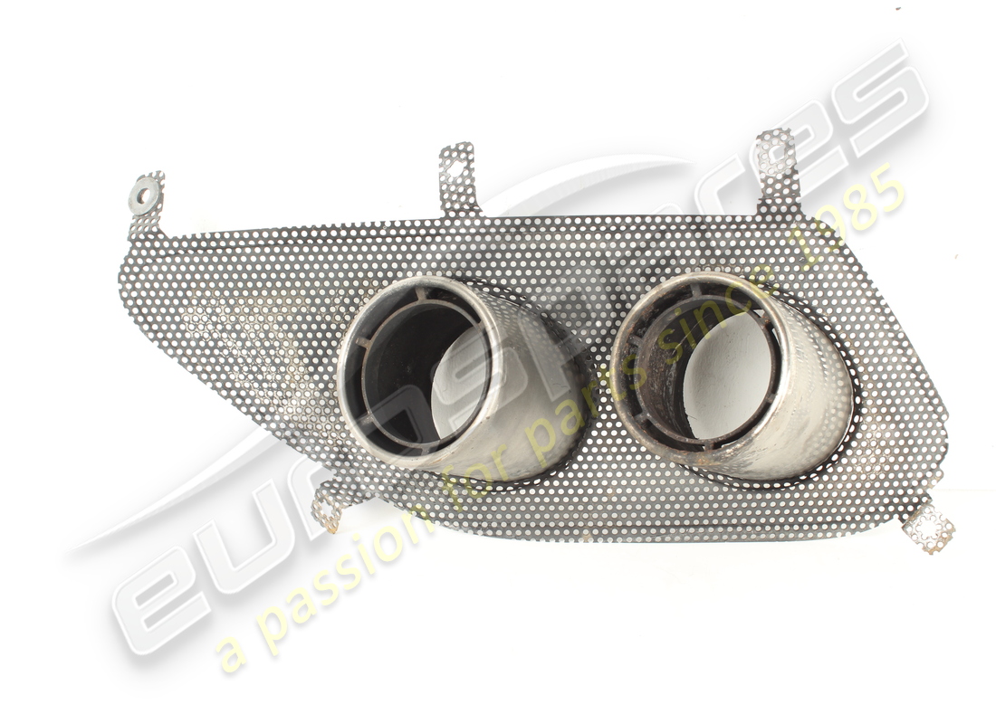USED FERRARI GRILLE WITH RH TAILPIPES. PART NUMBER 84433600 (1) used ferrari grille with rh tailpipes. part number 84433600 (1)