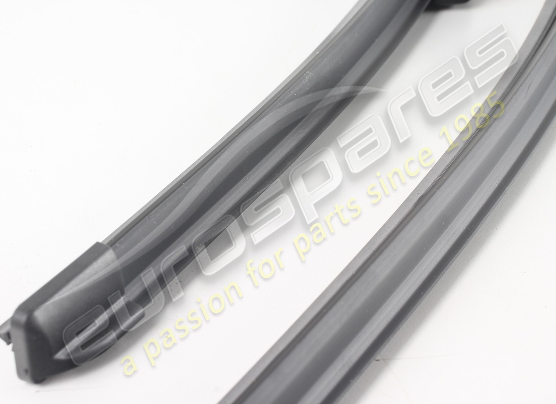 NEW MASERATI WIPER BLADES KIT. PART NUMBER 673012891 (3) new maserati wiper blades kit. part number 673012891 (3)