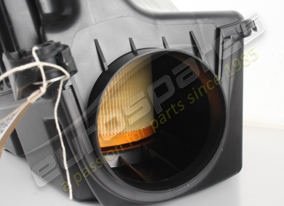 NEW ASTON MARTIN AIRBOX ASSY-RHS. PART NUMBER 4G439600BD (7) new aston martin airbox assy-rhs. part number 4g439600bd (7)