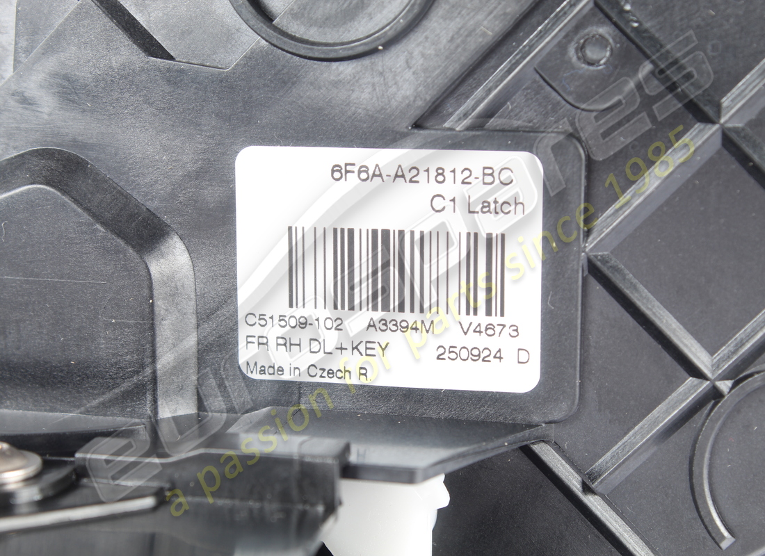 new aston martin lt assembly front dr rh part number ed3321812aa (2)