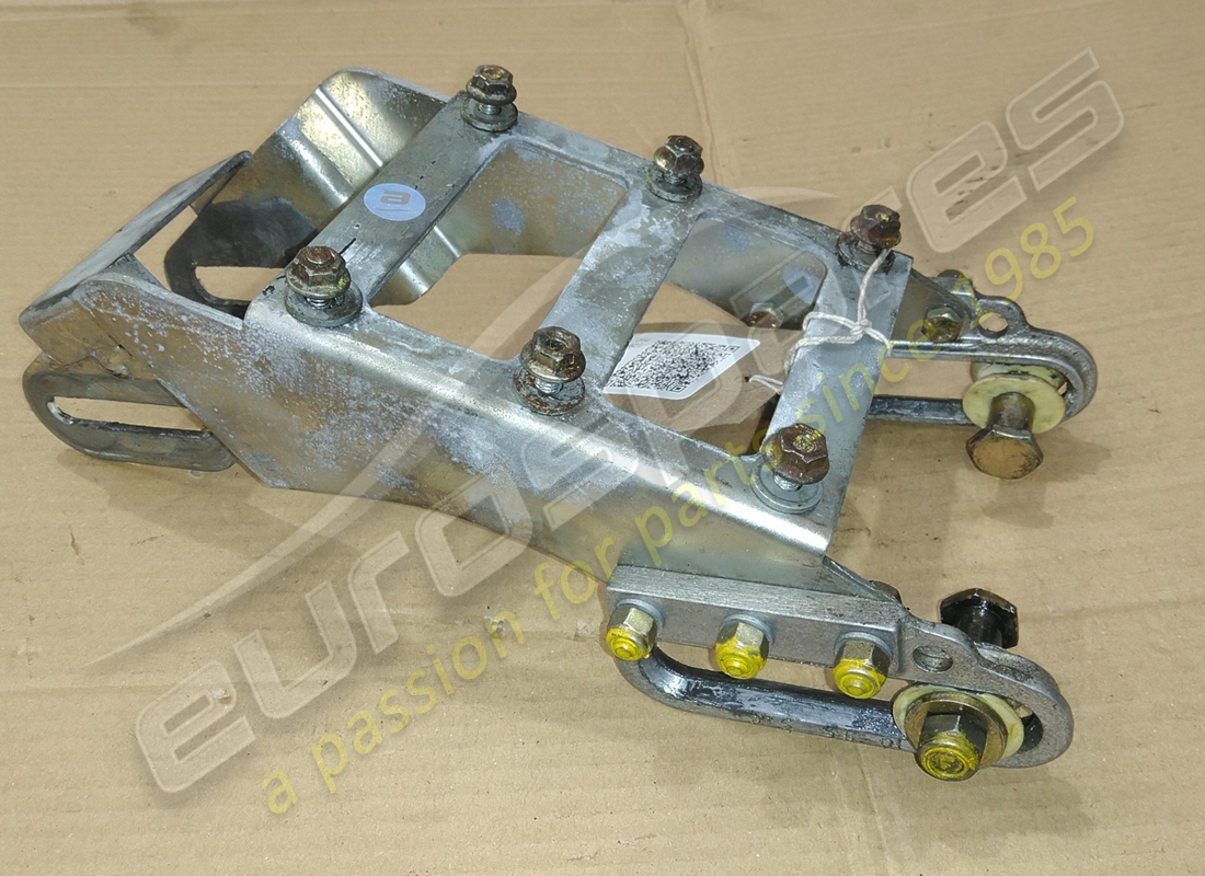 USED FERRARI BRACKET. PART NUMBER 164263 (2) used ferrari bracket. part number 164263 (2)