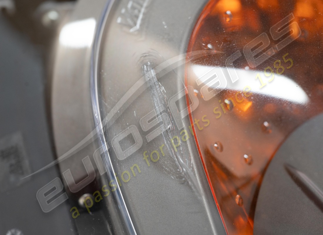 DAMAGED FERRARI RH HEADLIGHT LOW/HIGH BEA. PART NUMBER 218665 (2) damaged ferrari rh headlight low/high bea. part number 218665 (2)