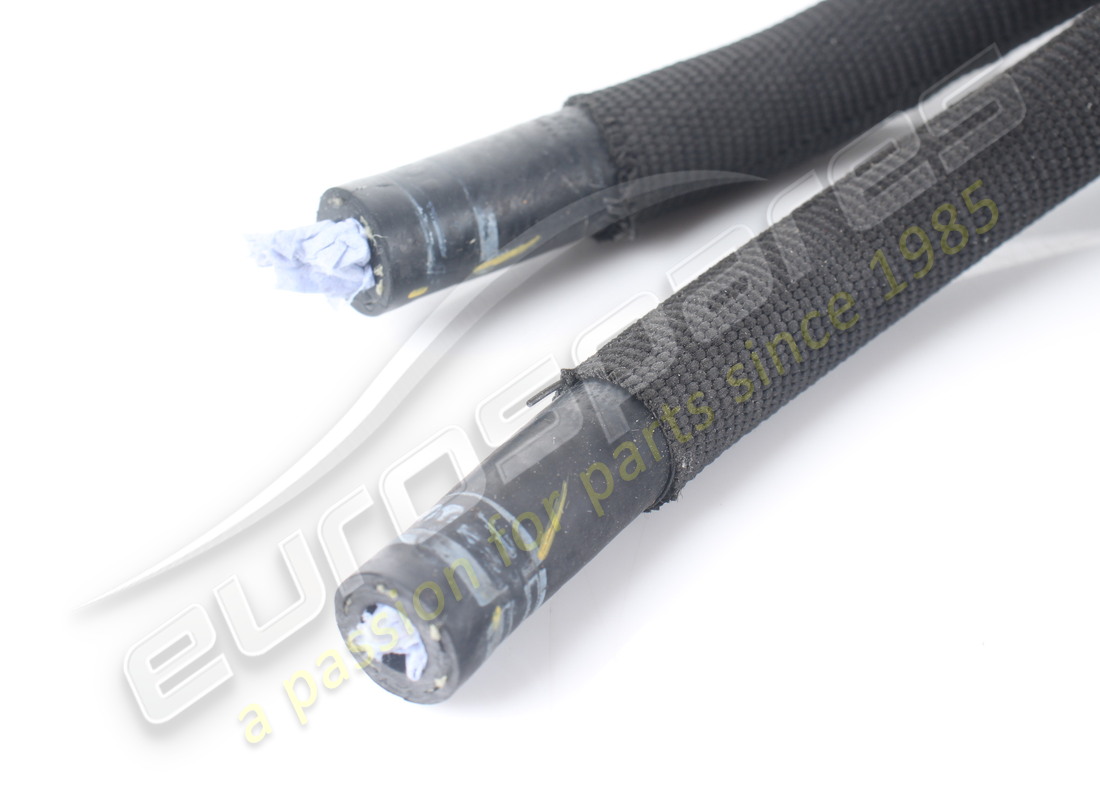 USED FERRARI BRAKE FLUID RESERVOIR COMPLETE. PART NUMBER 262568 (3) used ferrari brake fluid reservoir complete. part number 262568 (3)