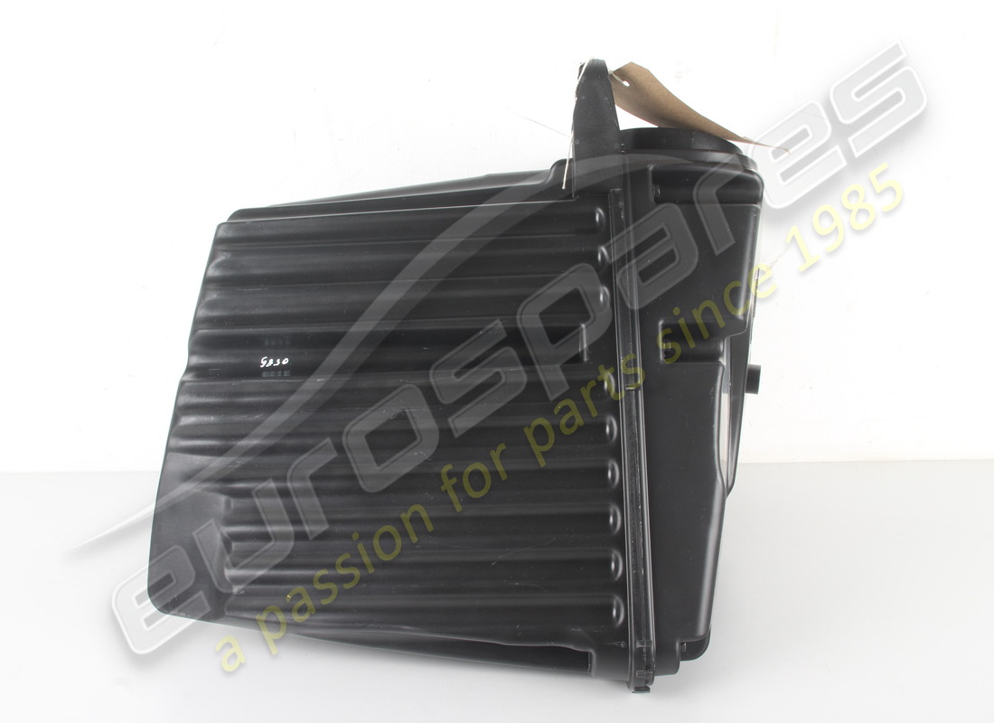 NEW ASTON MARTIN AIRBOX ASSY-RHS. PART NUMBER 4G439600BD (2) new aston martin airbox assy-rhs. part number 4g439600bd (2)