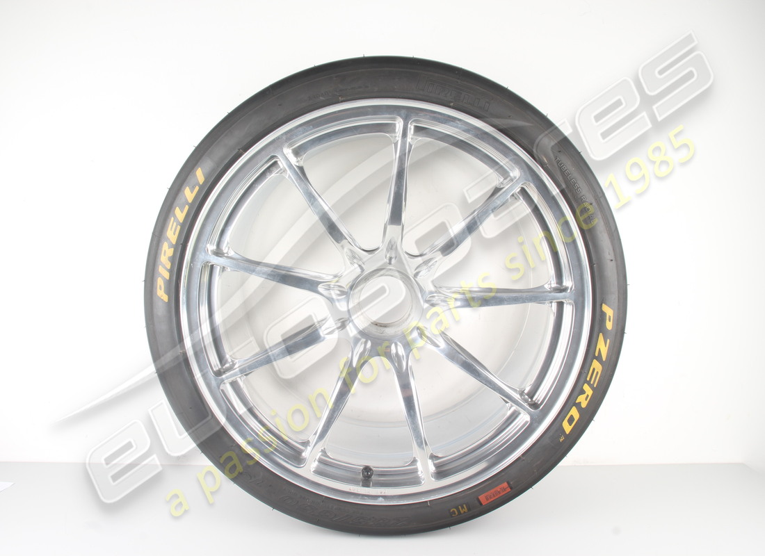 NEW MCLAREN SENNA/P1 GTR WHEEL SET. PART NUMBER EAP1558707 (2) new mclaren senna/p1 gtr wheel set. part number eap1558707 (2)