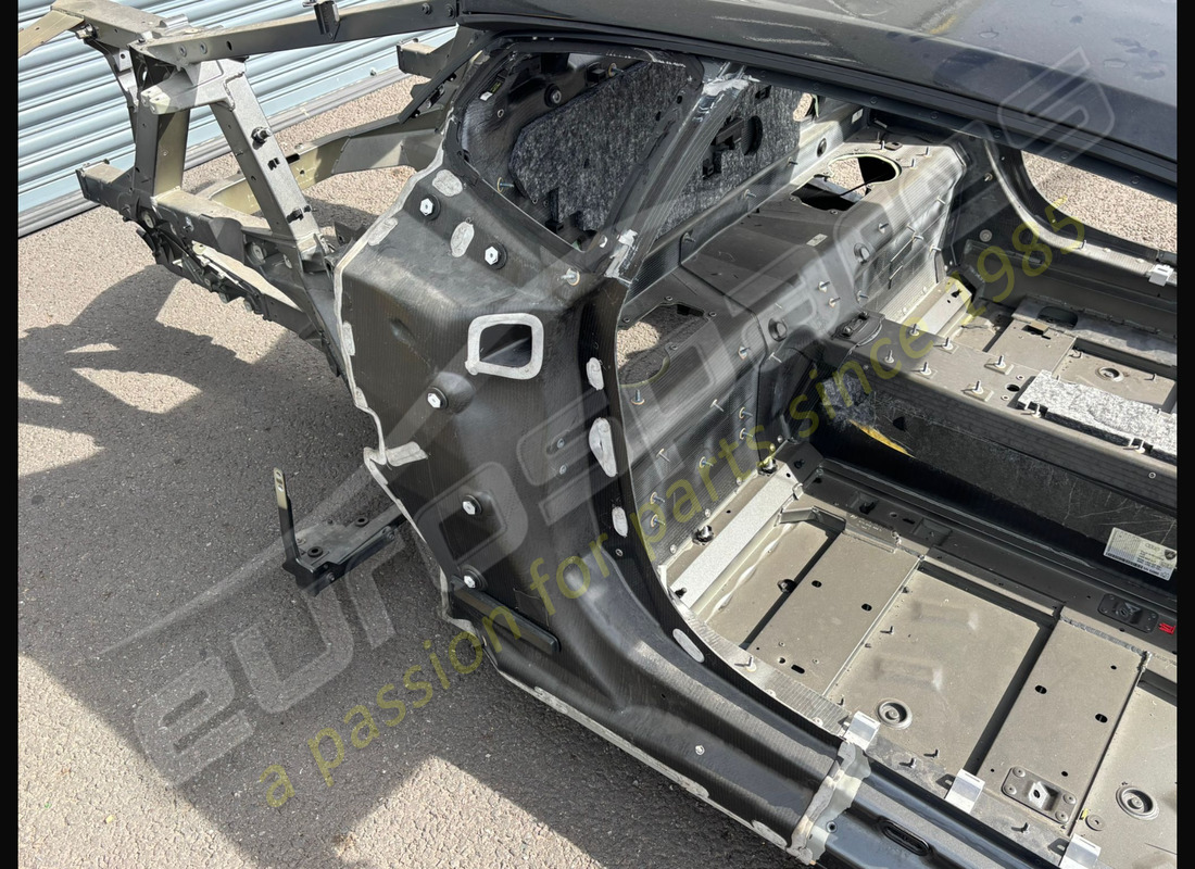 USED LAMBORGHINI COMPLETE RHD BODYSHELL - COUPE. PART NUMBER EAP1564154 (7) used lamborghini complete rhd bodyshell - coupe. part number eap1564154 (7)