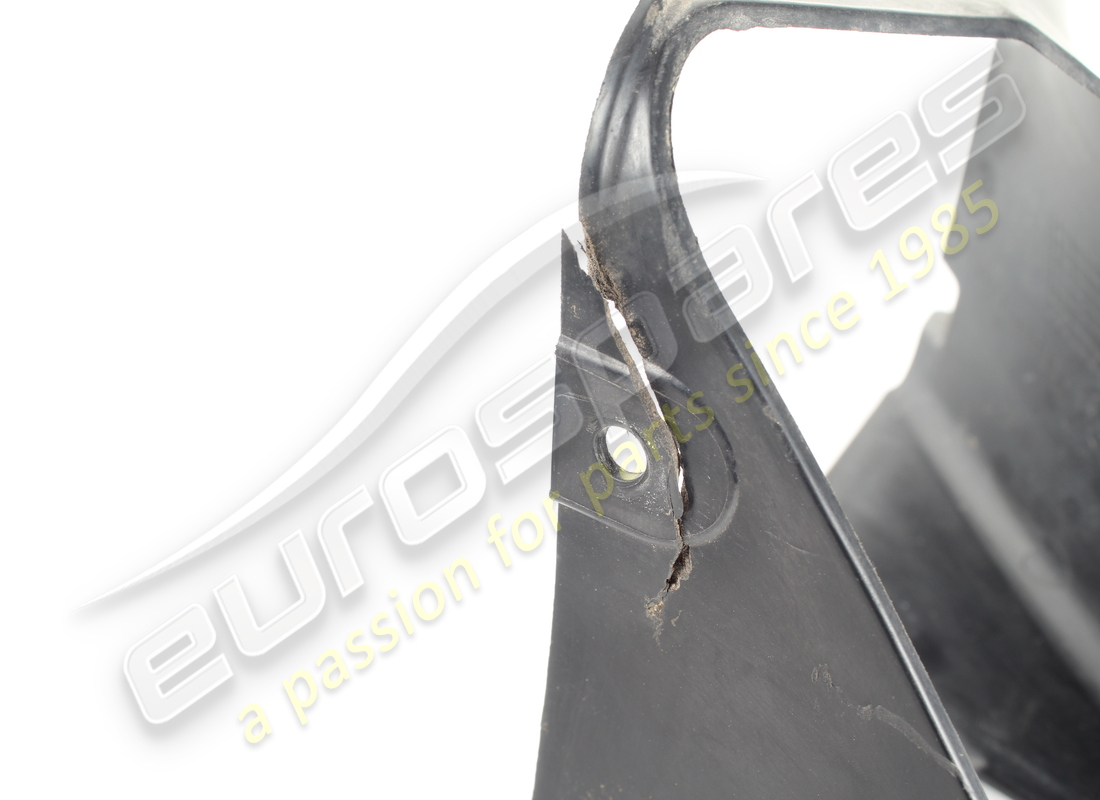 damaged ferrari rh air duct, fixed part. part number 84092900 (3)
