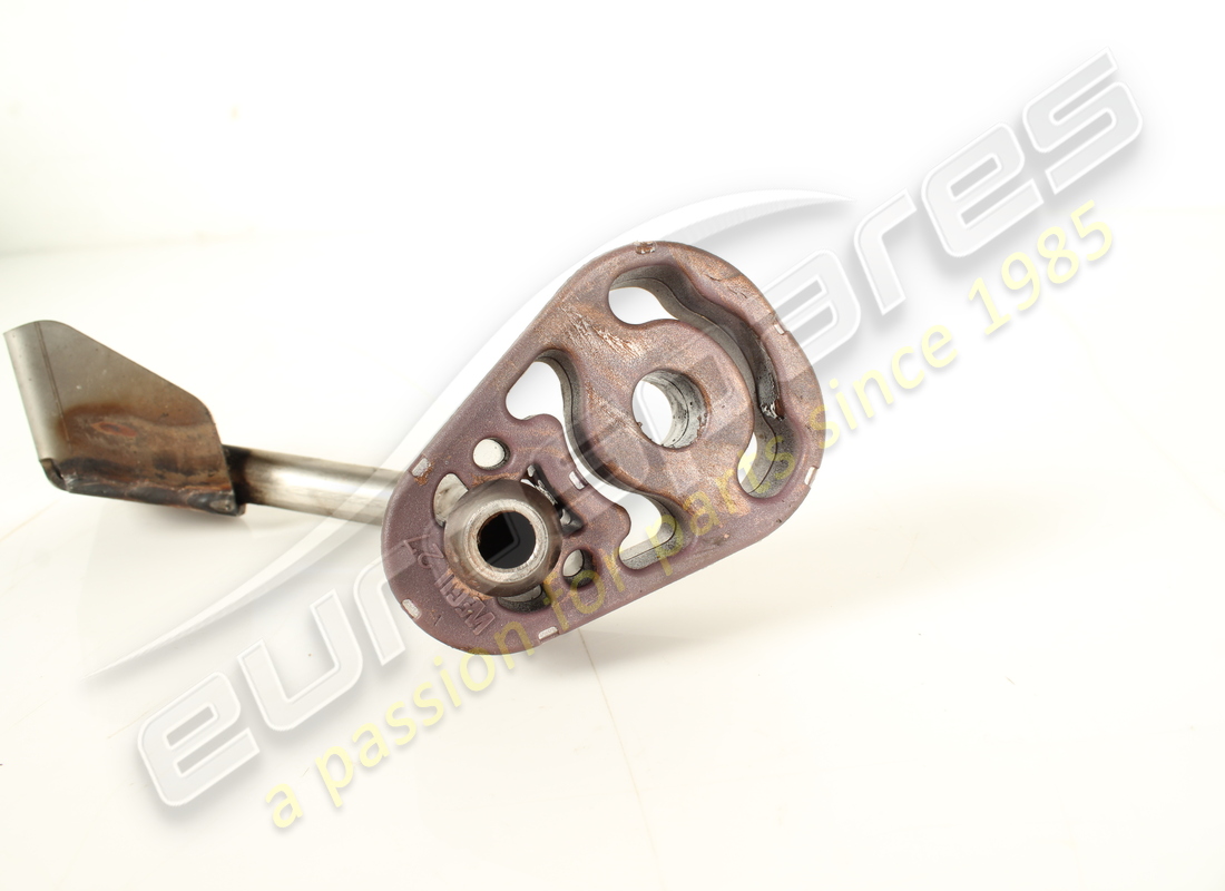 USED FERRARI LH EXTENSION FASTENER BRACKET. PART NUMBER 750140 (2) used ferrari lh extension fastener bracket. part number 750140 (2)