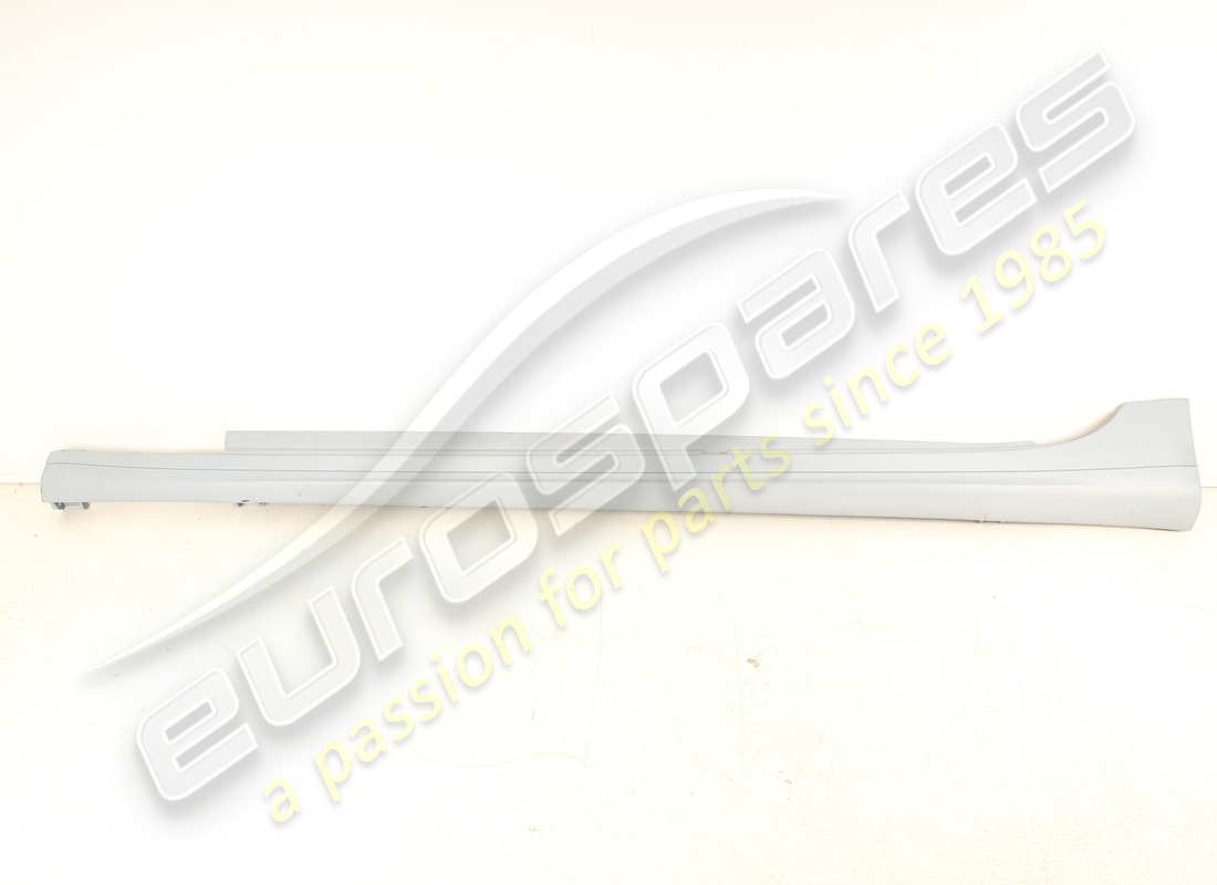 NEW MASERATI LH SIDE SKIRT (PRIMER). PART NUMBER 673000023 (1) new maserati lh side skirt (primer). part number 673000023 (1)