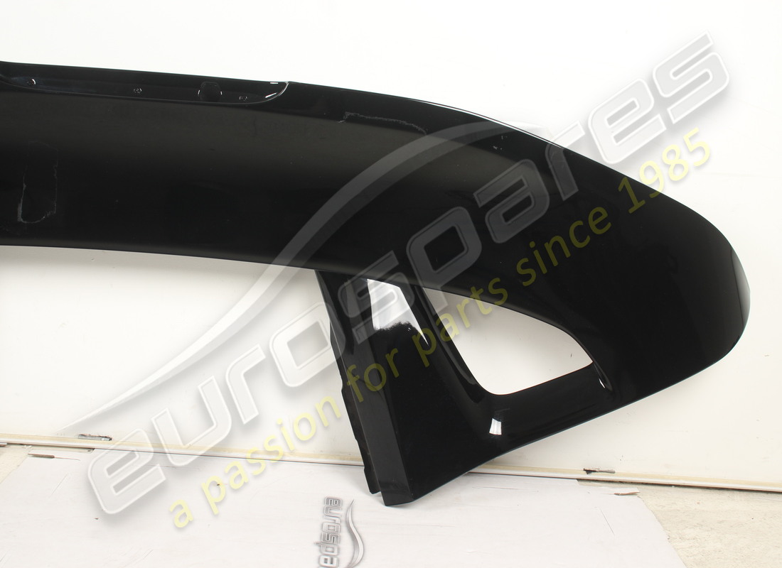 USED FERRARI COMPLETE REAR SPOILER. PART NUMBER 949122 (3) used ferrari complete rear spoiler. part number 949122 (3)