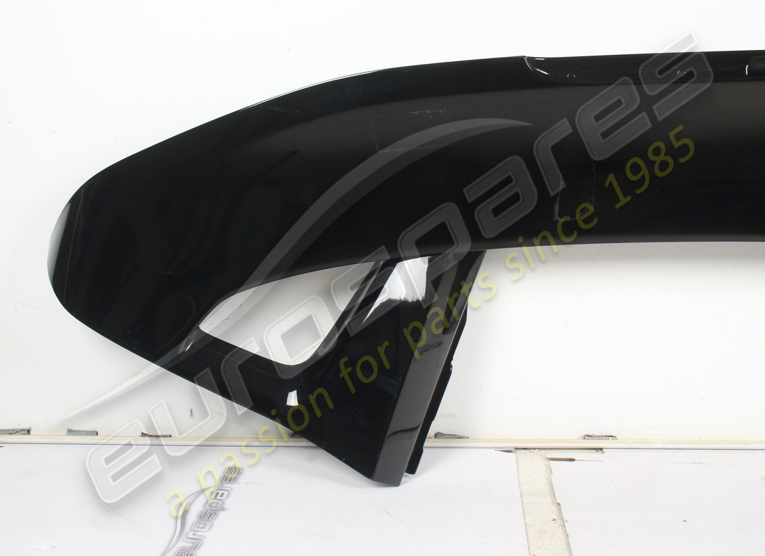 USED FERRARI COMPLETE REAR SPOILER. PART NUMBER 949122 (2) used ferrari complete rear spoiler. part number 949122 (2)