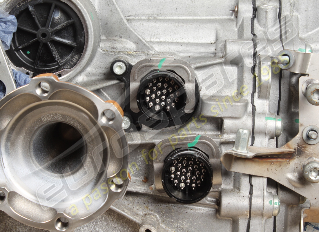 USED FERRARI COMPLETE DCT GEARBOX. PART NUMBER 790512 (4) used ferrari complete dct gearbox. part number 790512 (4)