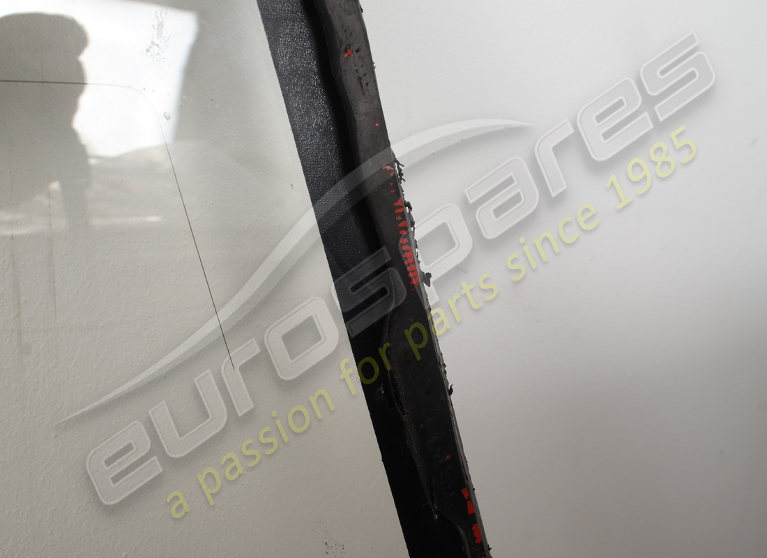 USED FERRARI FRONT WINDSCREEN (CENTRAL ANTENNA CONNECTION). PART NUMBER 63020000 (4) used ferrari front windscreen (central antenna connection). part number 63020000 (4)