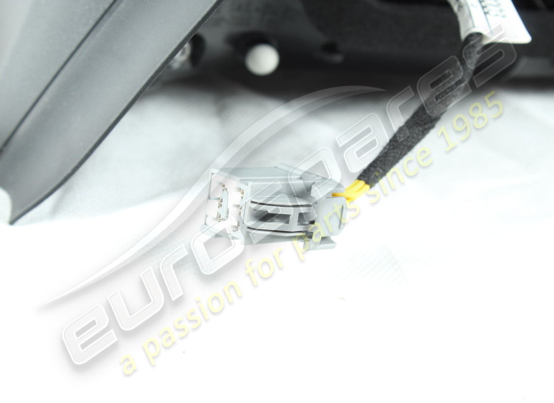 new maserati rear lh fixed tail light. part number 670106237 (3)