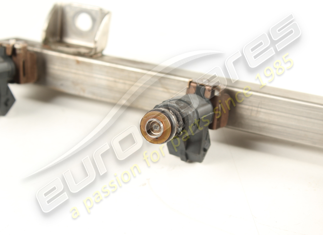 USED Maserati FUEL PIPE WITH INJECTOR . PART NUMBER 212697 (1)