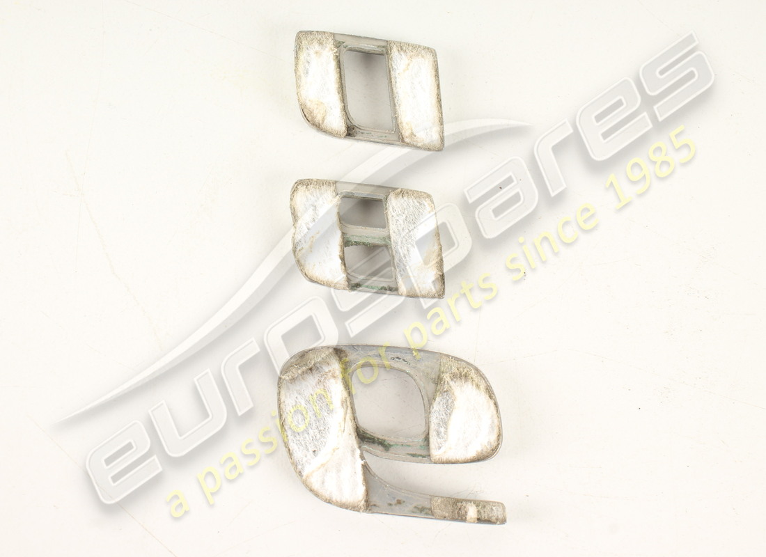 USED ASTON MARTIN BADGE, DB9. PART NUMBER 4G43001B40AB (2) used aston martin badge, db9. part number 4g43001b40ab (2)