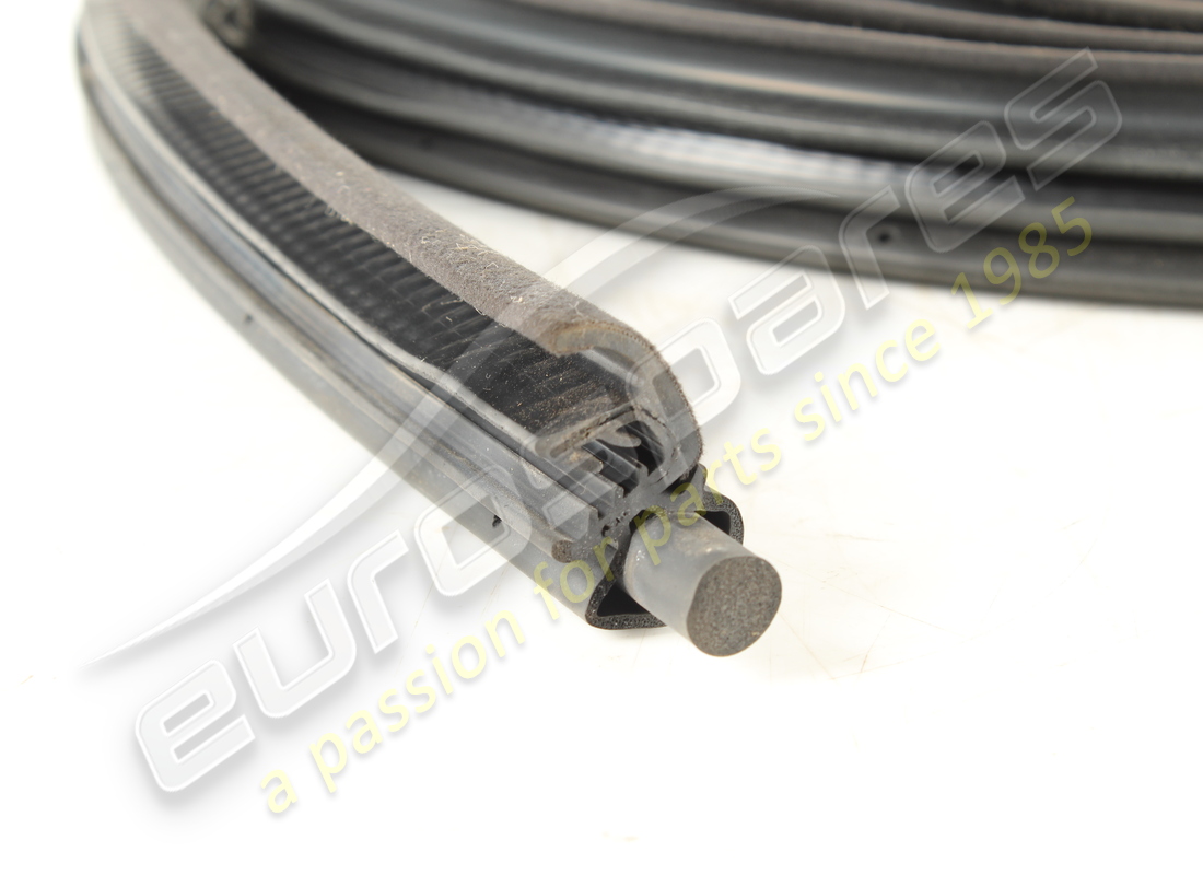 used maserati front lh door ring gasket. part number 67475500 (2)