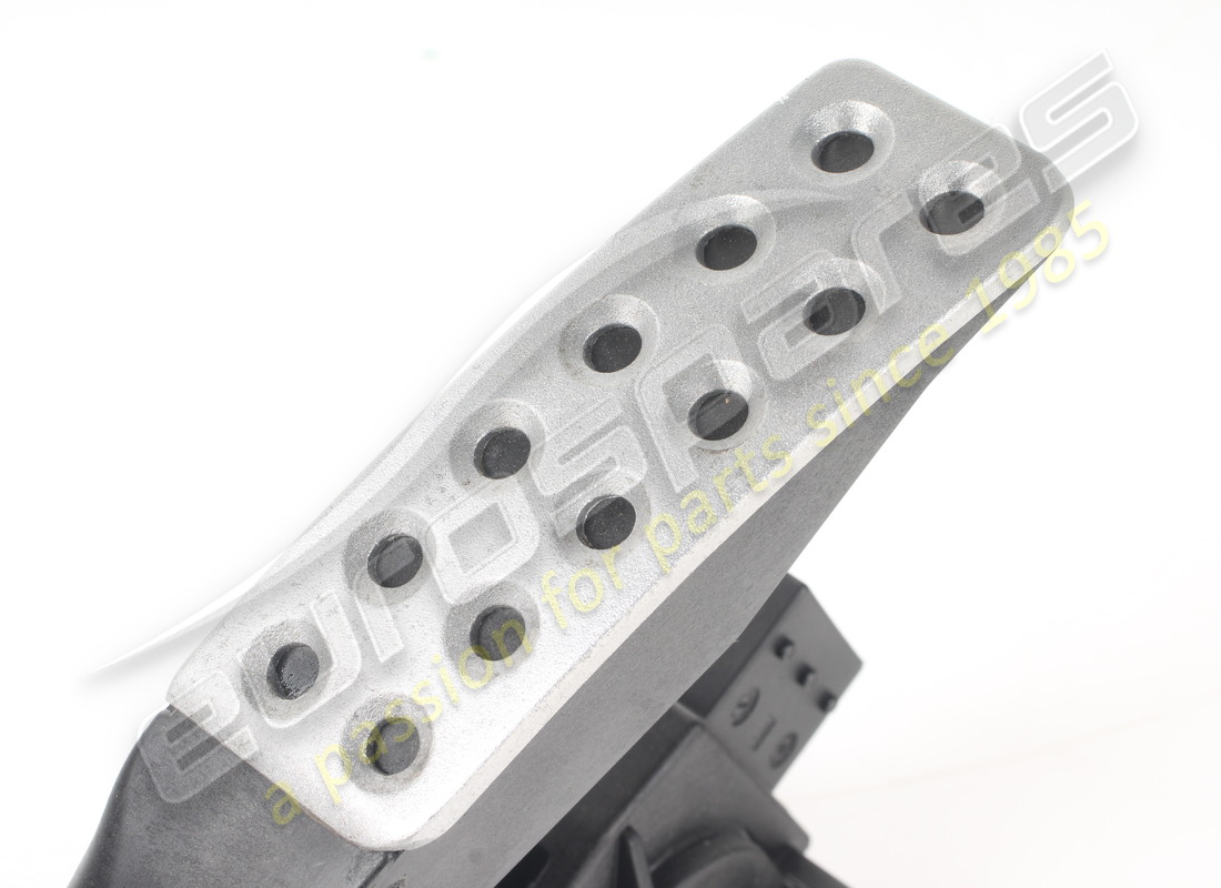 USED FERRARI COMPLETE FLOOR-HINGED ACCELERA. PART NUMBER 807331 (5) used ferrari complete floor-hinged accelera. part number 807331 (5)