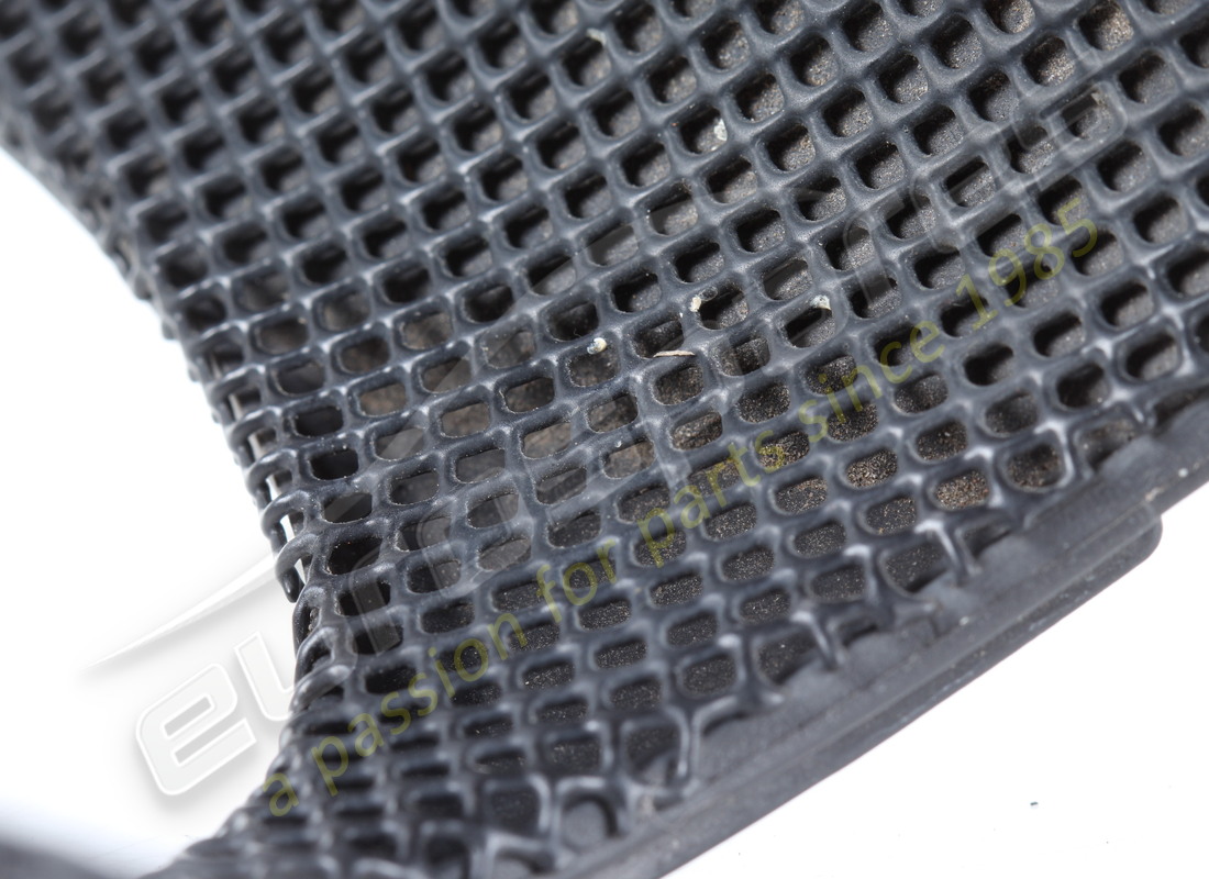 used ferrari complete lh tail light grille. part number 87920900 (3)