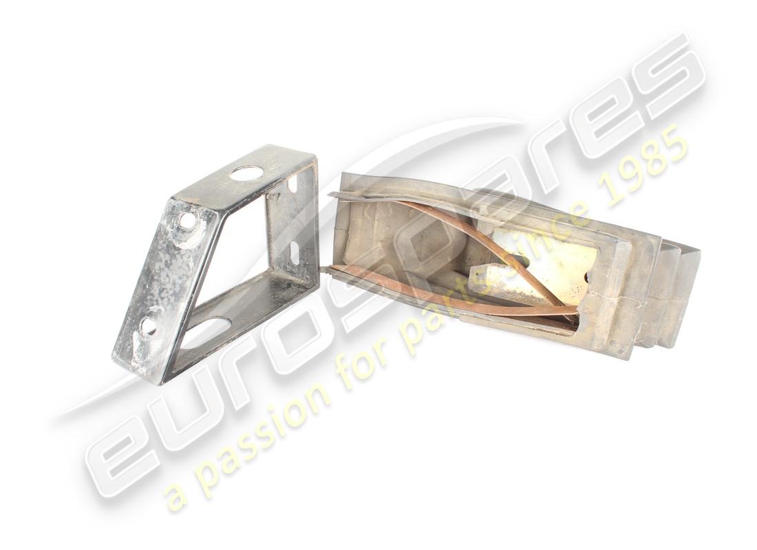 USED LAMBORGHINI RH REAR BUMPER CENTRE MOUNT. PART NUMBER 009463228 (2) used lamborghini rh rear bumper centre mount. part number 009463228 (2)