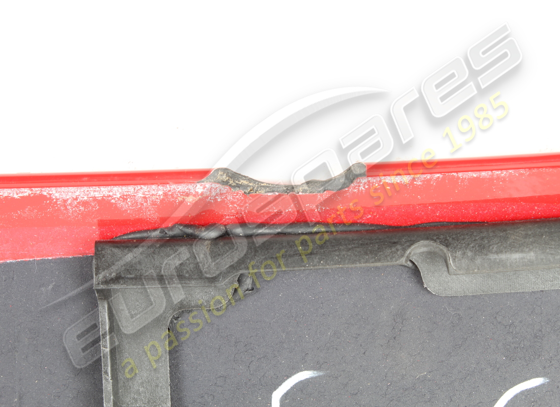 DAMAGED FERRARI COMPLETE UPPER SPOILER COVER. PART NUMBER 985821722 (6) damaged ferrari complete upper spoiler cover. part number 985821722 (6)