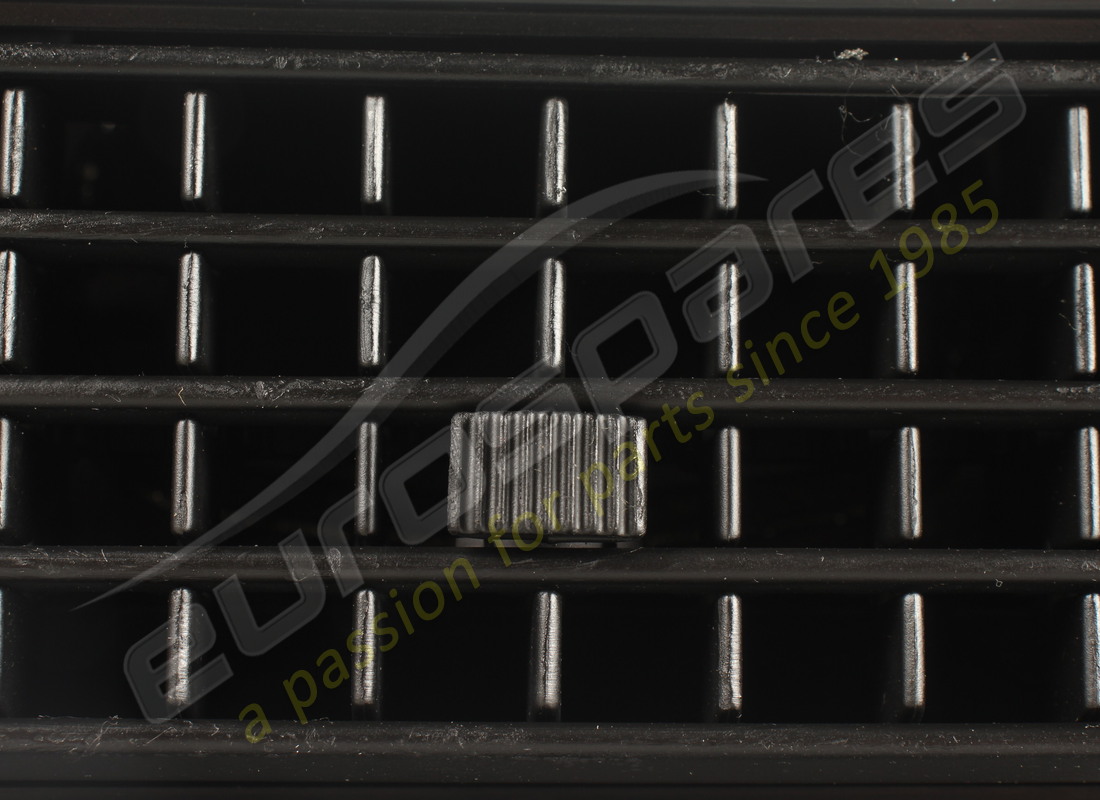 NEW (OTHER) MASERATI RH AIR VENT. PART NUMBER 375580014 (4) new (other) maserati rh air vent. part number 375580014 (4)