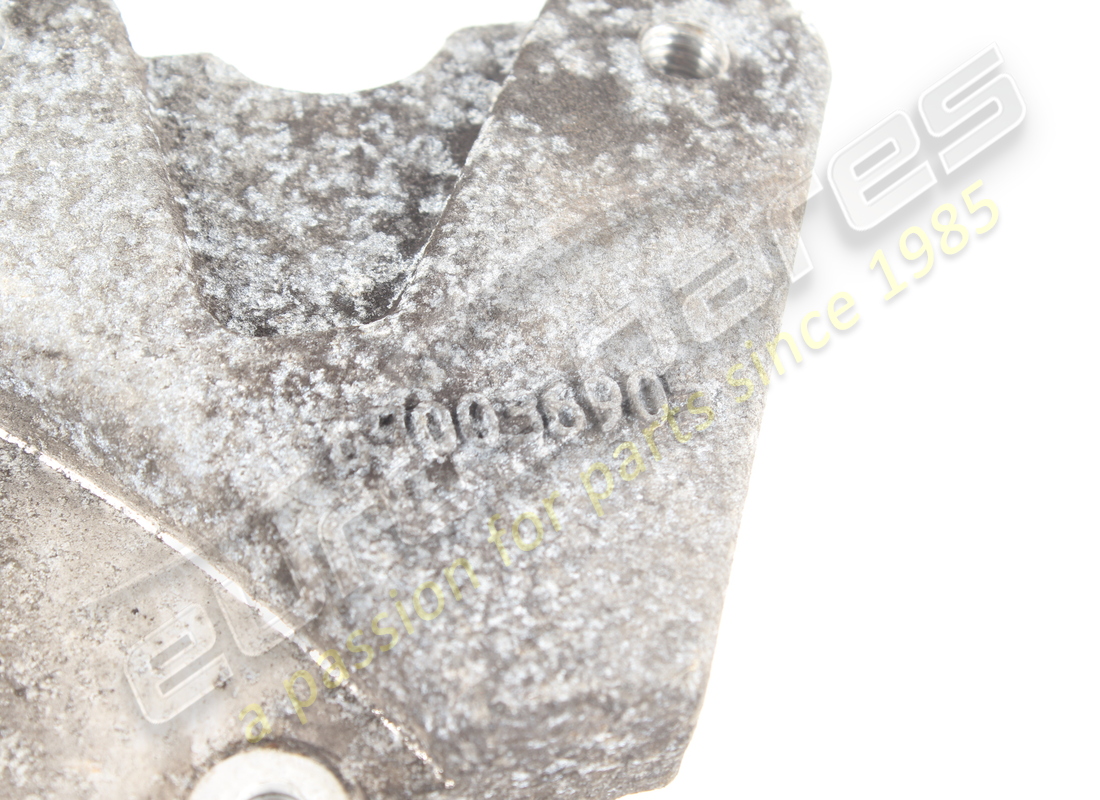 used maserati complete rh rear hub holder. part number 670036903 (4)