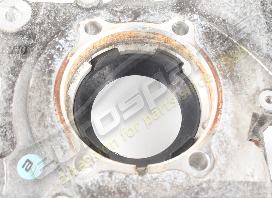 used maserati complete rh rear hub holder. part number 670036903 (5)