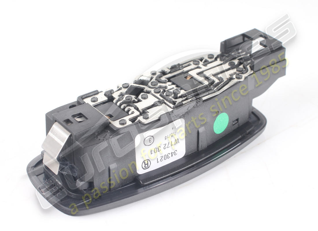 USED FERRARI RH REAR CEILING LIGHT UNIT. PART NUMBER 343021 (3) used ferrari rh rear ceiling light unit. part number 343021 (3)