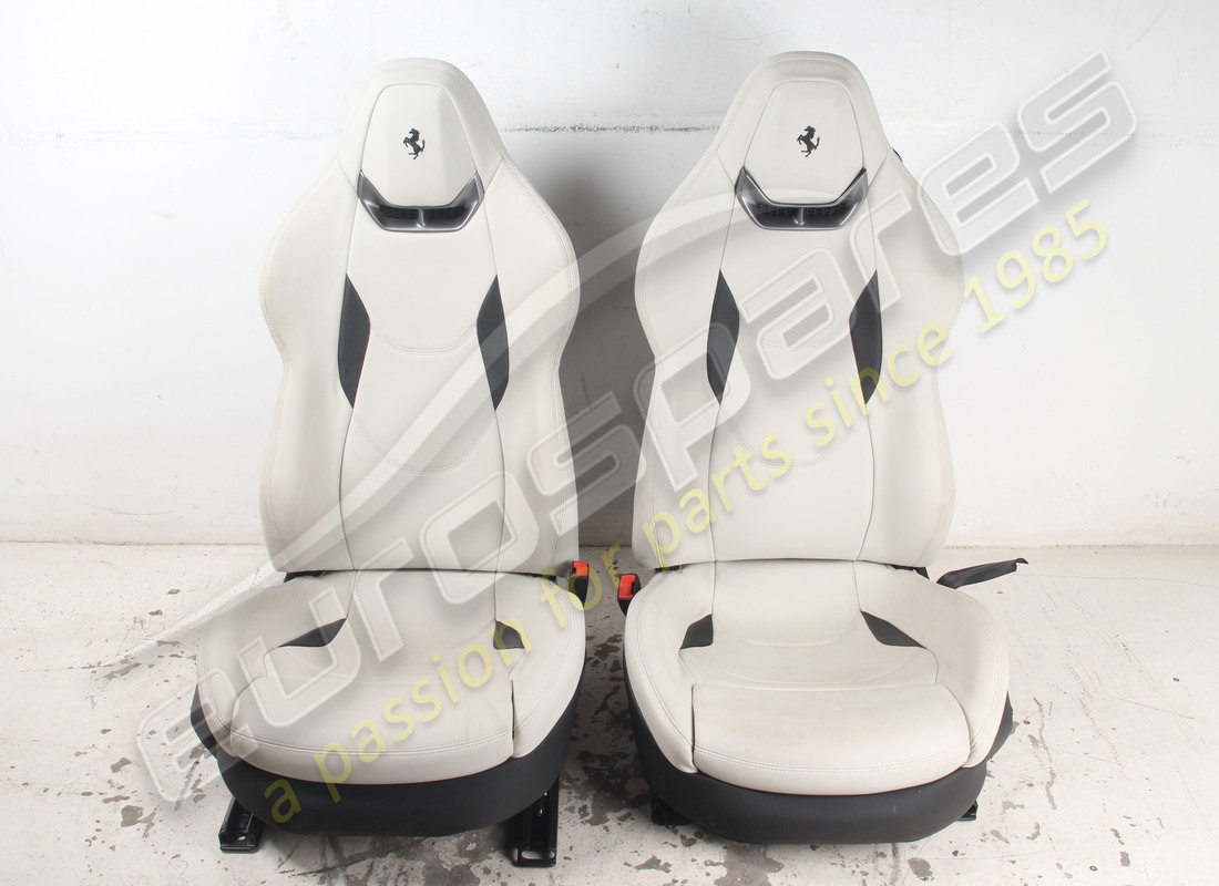 USED Ferrari PAIR OF SEATS LIGHT GREY . PART NUMBER EAP1723563 (1)