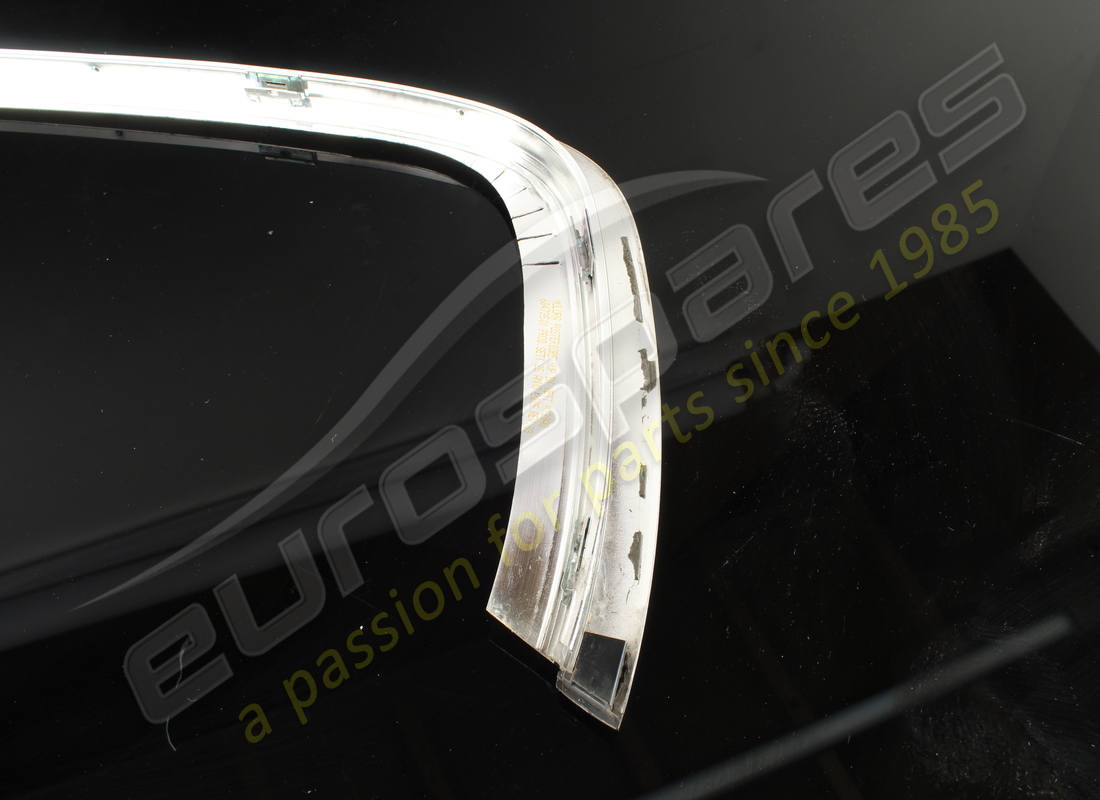 used maserati rh upper rear moulding. part number 68473500 (4)