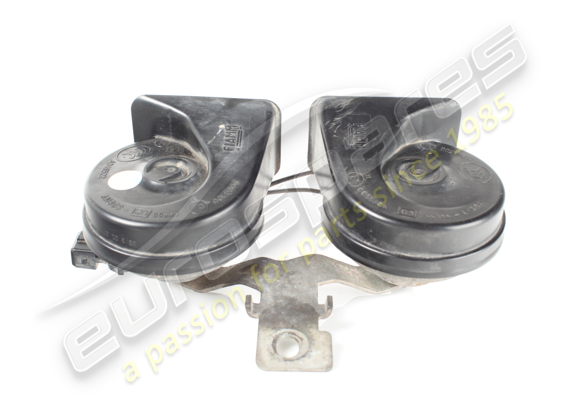 USED FERRARI HORN ASSEMBLY (WITH BRACKET). PART NUMBER 251347 (2) used ferrari horn assembly (with bracket). part number 251347 (2)