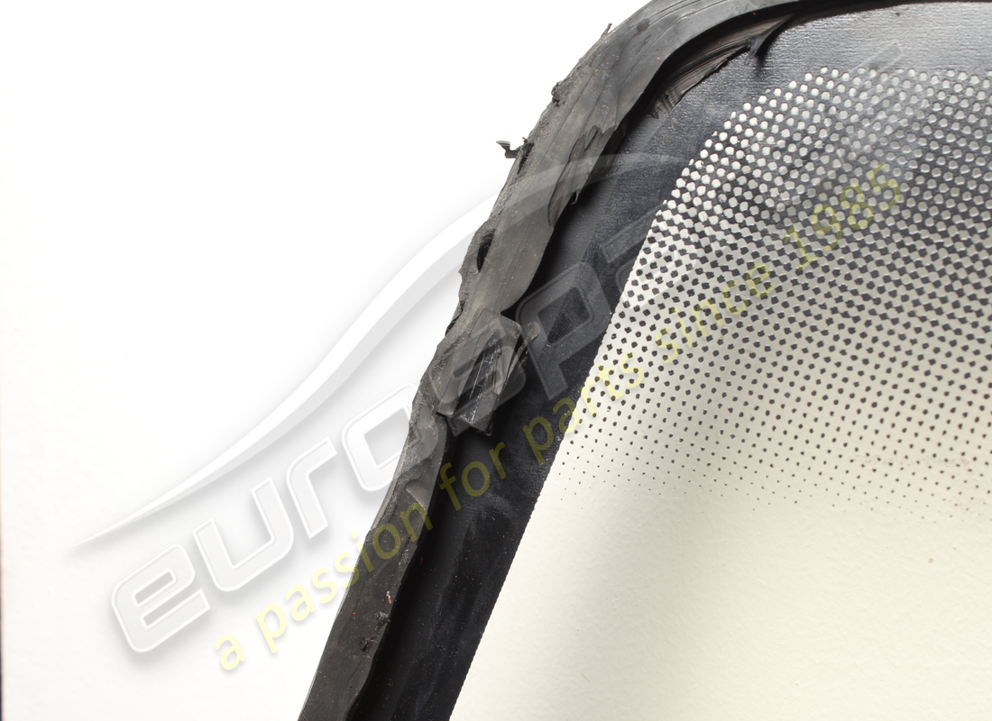 USED FERRARI FRONT WINDSCREEN (CENTRAL ANTENNA CONNECTION). PART NUMBER 63020000 (6) used ferrari front windscreen (central antenna connection). part number 63020000 (6)