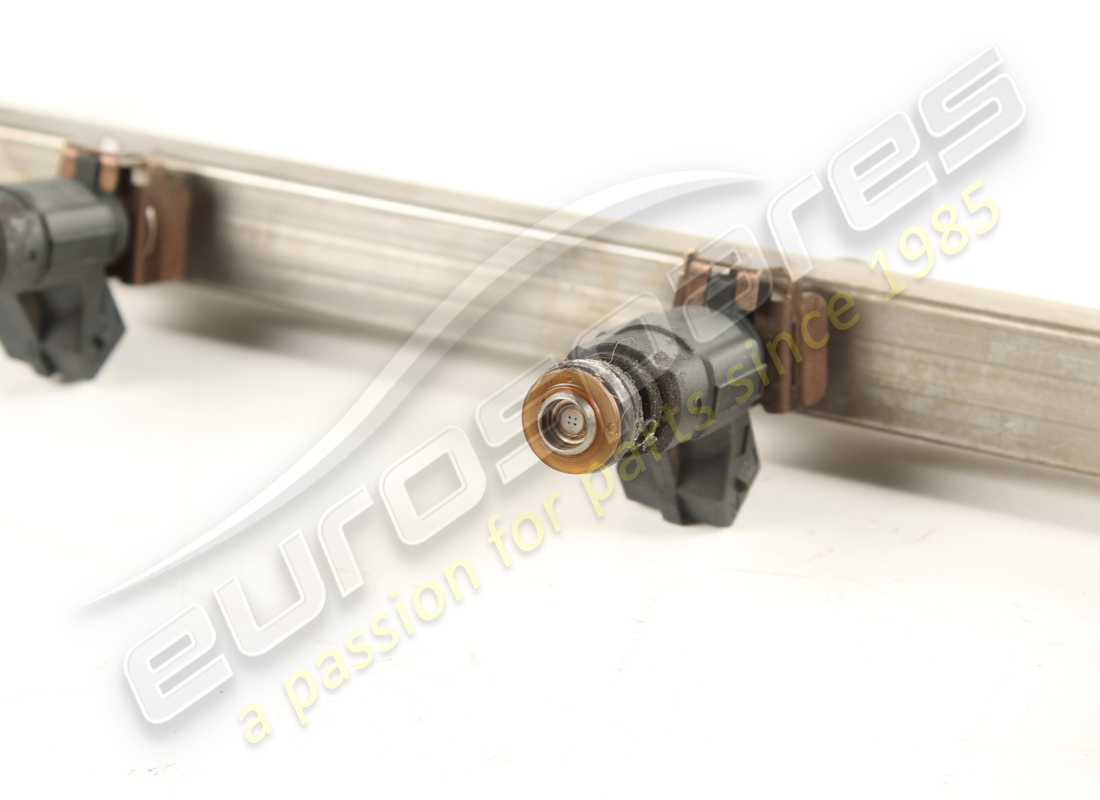 USED MASERATI FUEL PIPE WITH INJECTOR. PART NUMBER 212697 (3) used maserati fuel pipe with injector. part number 212697 (3)