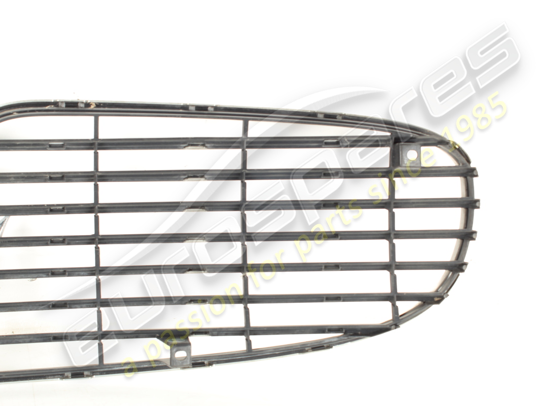 used maserati complete front grill. part number 67874400 (8)