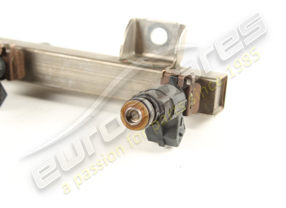 USED MASERATI FUEL PIPE WITH INJECTOR. PART NUMBER 212697 (6) used maserati fuel pipe with injector. part number 212697 (6)